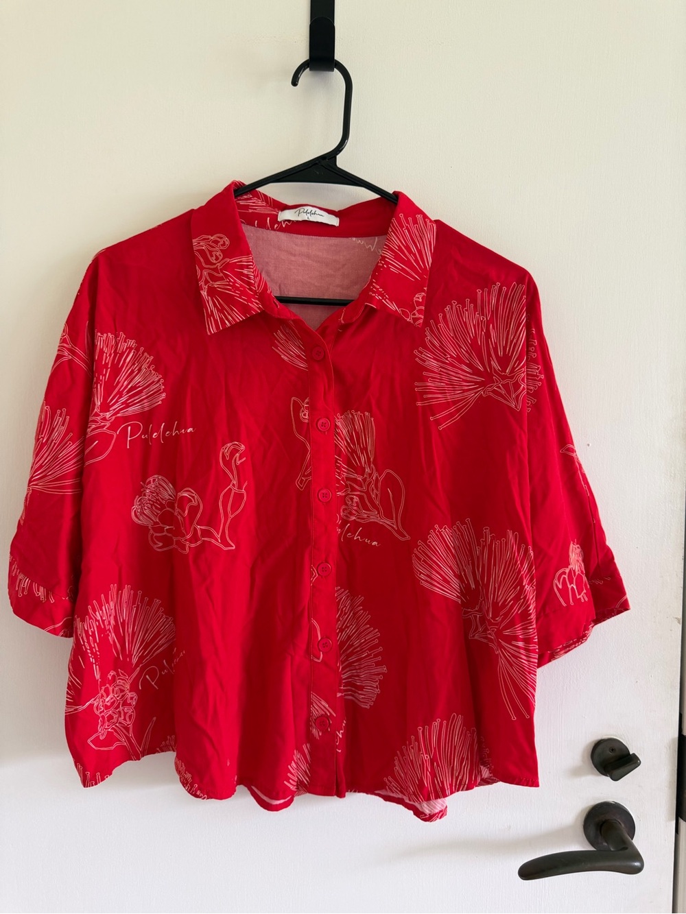 Pulelehua ohia print button front top Hawaii